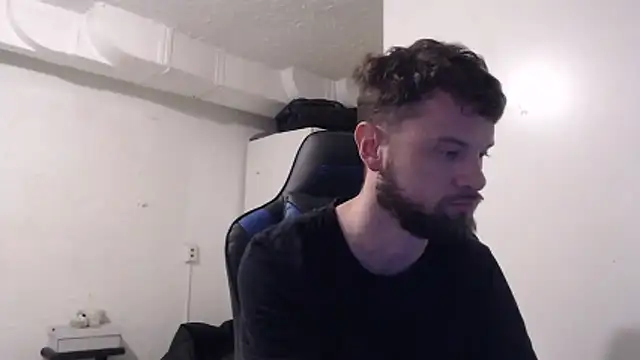 Snapshot of Talenjames4 chatting on November 11, 2025, 9:42 pm Talenjames4 online show from November 11, 2025, 9:42 pm