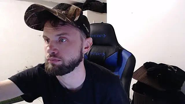 Snapshot of Talenjames4 chatting on November 4, 2025, 10:35 pm Talenjames4 online show from November 4, 2025, 10:35 pm