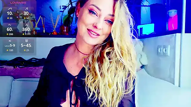  JuliaSpace  online show from April 17, 2026, 4:32 pm