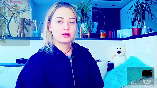  JuliaSpace  online show from February 8, 2026, 9:51 am