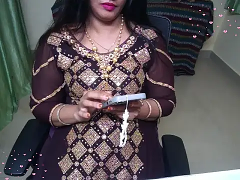 Arushisingh8888 online show from November 5, 2025, 4:43 pm