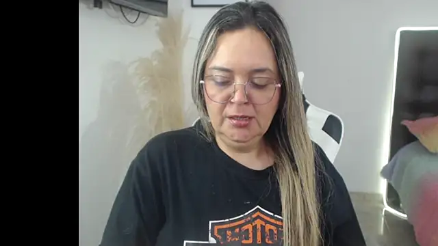 Snapshot of samy_vsn chatting on November 8, 2025, 7:28 pm samy vsn online show from November 8, 2025, 7:28 pm