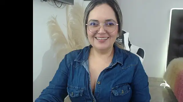 Snapshot of samy_vsn chatting on October 21, 2025, 8:08 pm samy vsn online show from October 21, 2025, 8:08 pm