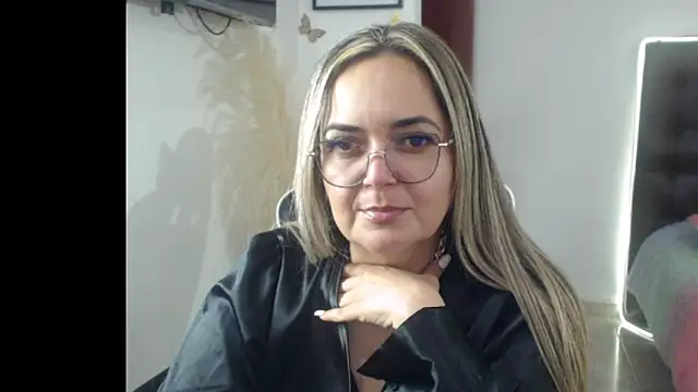 Snapshot of samy_vsn chatting on December 4, 2025, 9:03 pm samy vsn online show from December 4, 2025, 9:03 pm