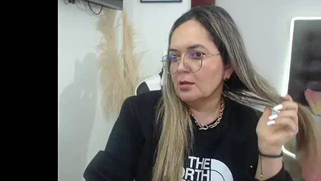 Snapshot of samy_vsn chatting on November 10, 2025, 7:08 pm samy vsn online show from November 10, 2025, 7:08 pm