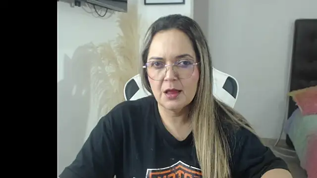 Snapshot of samy_vsn chatting on October 29, 2025, 10:42 pm samy vsn online show from October 29, 2025, 10:42 pm