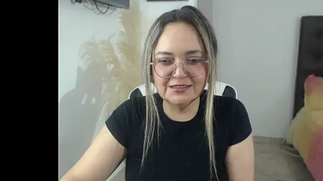 Snapshot of samy_vsn chatting on October 27, 2025, 9:49 pm samy vsn online show from October 27, 2025, 9:49 pm