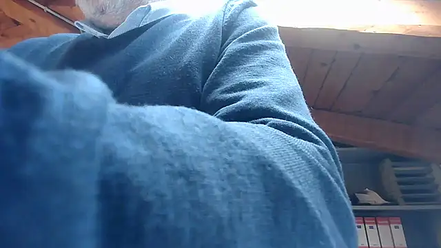 Snapshot of TWENTYONE0021 chatting on October 28, 2025, 11:20 am TWENTYONE0021 online show from October 28, 2025, 11:20 am