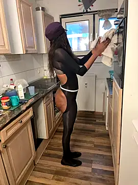 Snapshot of Shantel-Olivia chatting on November 17, 2025, 8:40 am Shantel-Olivia online show from November 17, 2025, 8:40 am