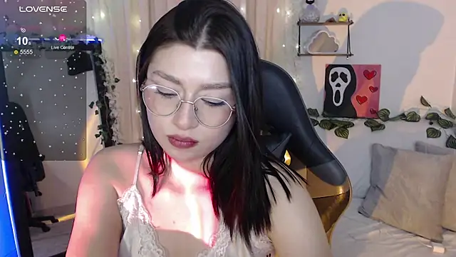 mily thomson b  online show from November 29, 2025, 5:29 am