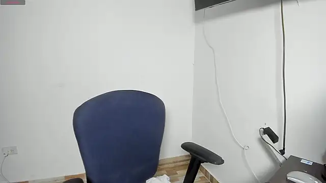 Snapshot of misskimaa2 chatting on December 1, 2025, 1:28 am misskimaa2 online show from December 1, 2025, 1:28 am