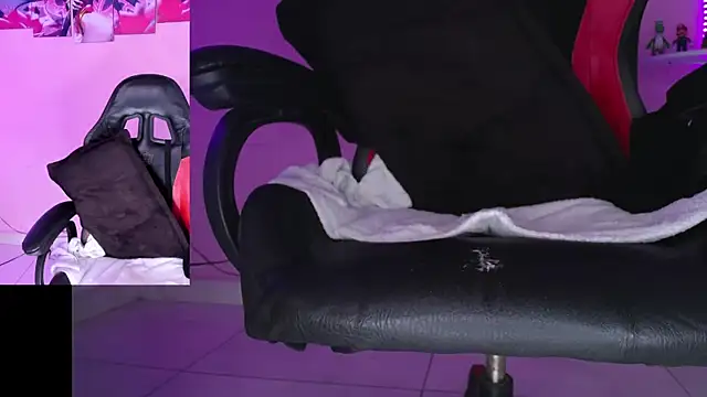 Snapshot of DanielaHang chatting on November 25, 2025, 1:44 pm DanielaHang online show from November 25, 2025, 1:44 pm