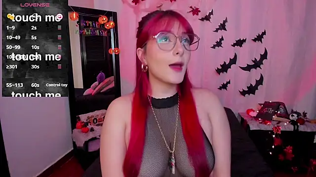 Snapshot of Dafne_Moon chatting on October 22, 2025, 6:24 am Dafne Moon online show from October 22, 2025, 6:24 am