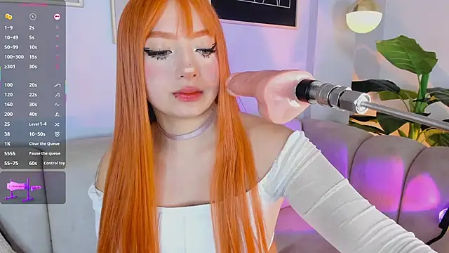 Snapshot of Kloe_Raize chatting on December 4, 2025, 4:44 am Kloe Raize online show from December 4, 2025, 4:44 am