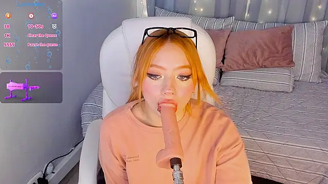 Snapshot of Kloe_Raize chatting on February 3, 2025, 10:43 pm Kloe Raize online show from February 3, 2025, 10:43 pm