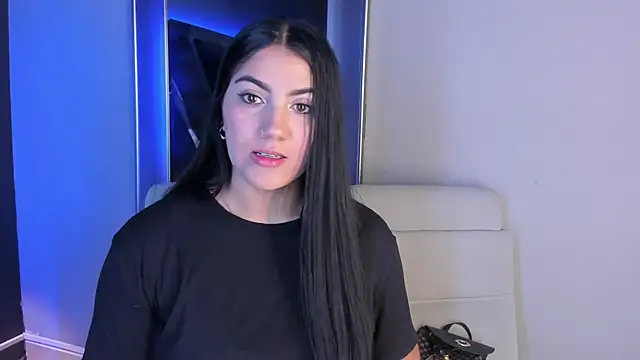 PaulinaDuarte online show from October 13, 2025, 7:04 pm