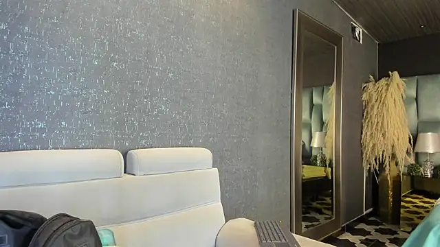 PaulinaDuarte online show from November 22, 2025, 11:31 am