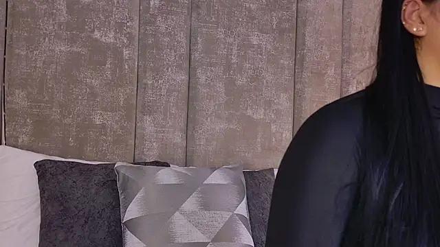 Snapshot of PaulinaDuarte chatting on December 16, 2025, 11:03 am PaulinaDuarte online show from December 16, 2025, 11:03 am