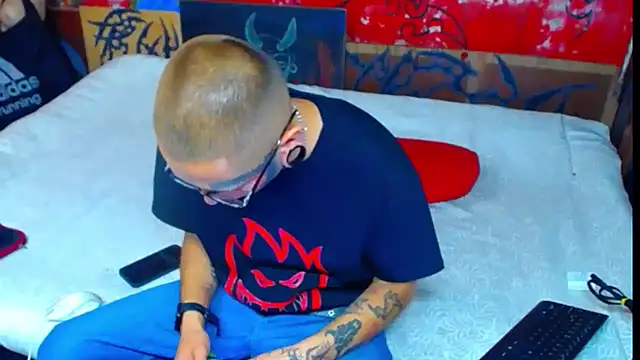 Snapshot of deivid_estrada chatting on October 8, 2025, 4:19 pm deivid estrada online show from October 8, 2025, 4:19 pm