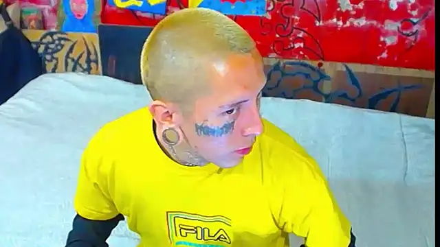 Snapshot of deivid_estrada chatting on November 16, 2025, 3:50 pm deivid estrada online show from November 16, 2025, 3:50 pm