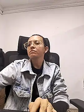 Snapshot of dalilla_macherano chatting on March 12, 2025, 8:31 pm dalilla macherano online show from March 12, 2025, 8:31 pm