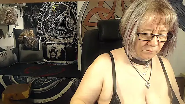 TittenMichelle online show from April 12, 2026, 4:05 am