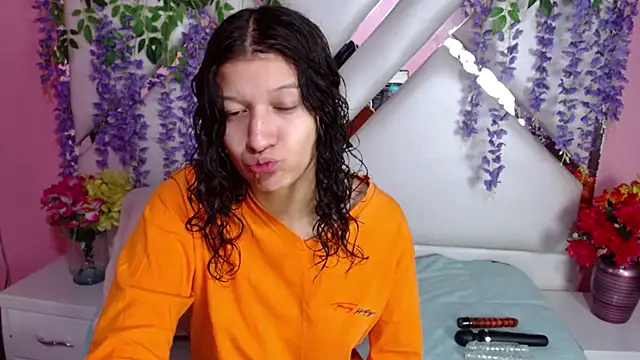 Perla Skinnyy online show from December 19, 2024, 3:18 am