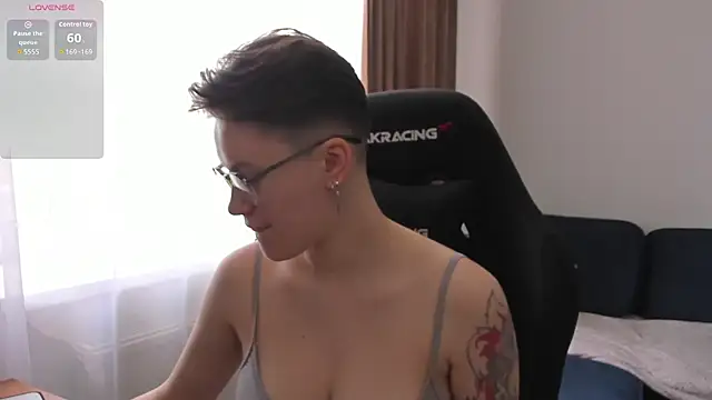 JessieFlower online show from May 15, 2026, 6:55 am