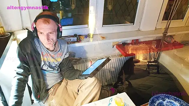 Snapshot of BongChannel chatting on March 18, 2025, 12:08 am BongChannel online show from March 18, 2025, 12:08 am