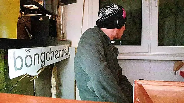 Snapshot of BongChannel chatting on January 24, 2025, 7:07 pm BongChannel online show from January 24, 2025, 7:07 pm