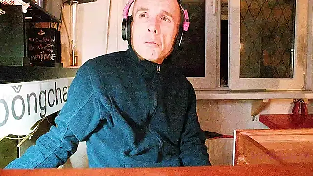 Snapshot of BongChannel chatting on January 26, 2025, 12:37 am BongChannel online show from January 26, 2025, 12:37 am