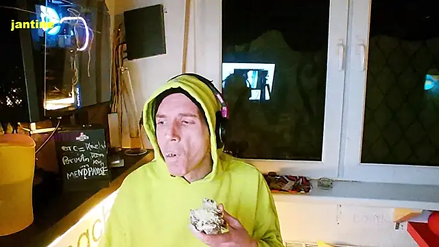 Snapshot of BongChannel chatting on February 10, 2025, 1:03 am BongChannel online show from February 10, 2025, 1:03 am