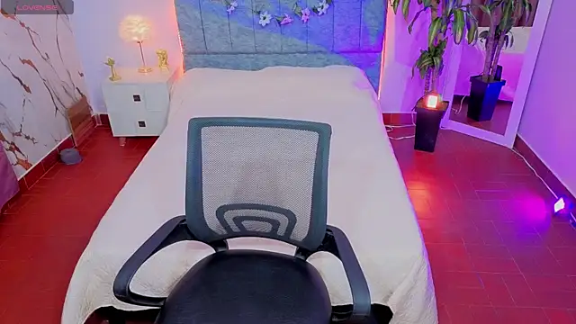 Snapshot of Lana_stone_ chatting on February 28, 2026, 4:23 am Lana stone online show from February 28, 2026, 4:23 am