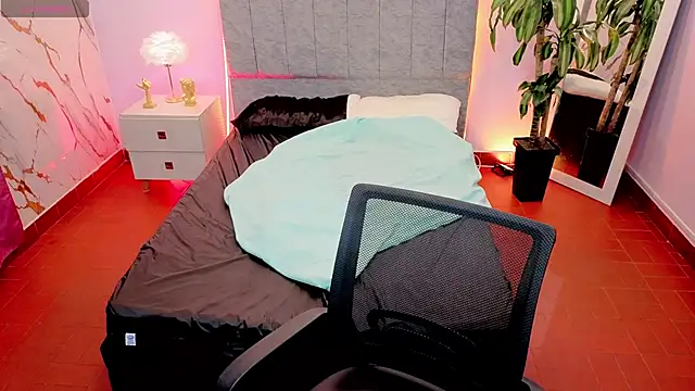 Lana stone  online show from March 17, 2026, 3:20 am