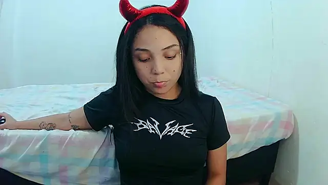 linzeysmith4 online show from January 10, 2025, 11:50 pm