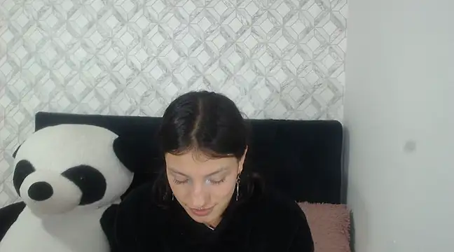 Snapshot of Emma-Wilson chatting on February 28, 2025, 5:04 am Emma-Wilson online show from February 28, 2025, 5:04 am