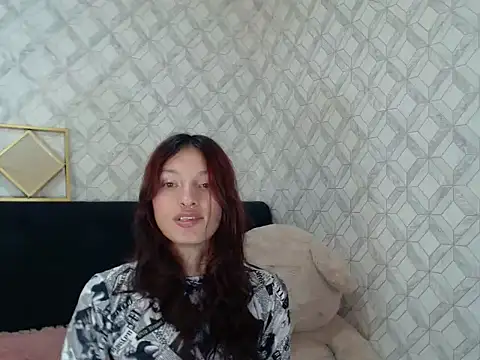 Snapshot of Emma-Wilson chatting on November 5, 2025, 6:27 am Emma-Wilson online show from November 5, 2025, 6:27 am