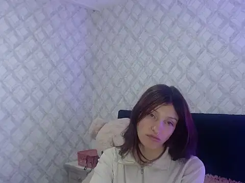 Snapshot of Emma-Wilson chatting on October 15, 2025, 5:17 am Emma-Wilson online show from October 15, 2025, 5:17 am