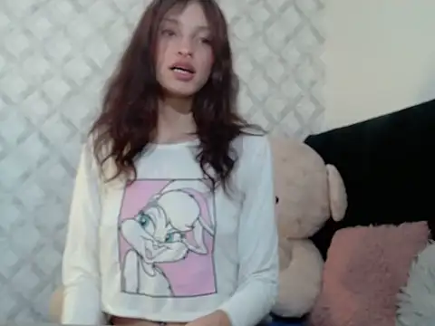 Snapshot of Emma-Wilson chatting on October 23, 2025, 6:23 am Emma-Wilson online show from October 23, 2025, 6:23 am