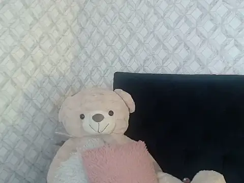 Snapshot of Emma-Wilson chatting on October 15, 2025, 5:21 pm Emma-Wilson online show from October 15, 2025, 5:21 pm