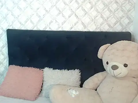 Snapshot of Emma-Wilson chatting on December 2, 2025, 1:02 pm Emma-Wilson online show from December 2, 2025, 1:02 pm