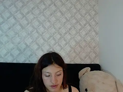 Snapshot of Emma-Wilson chatting on November 28, 2025, 5:07 am Emma-Wilson online show from November 28, 2025, 5:07 am