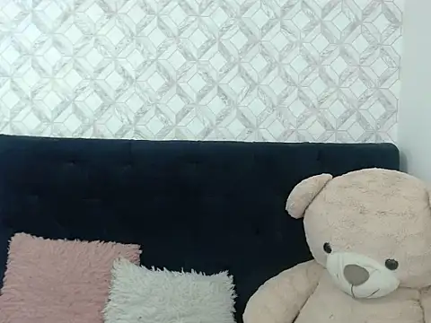 Snapshot of Emma-Wilson chatting on November 25, 2025, 5:08 am Emma-Wilson online show from November 25, 2025, 5:08 am