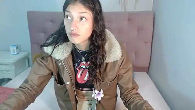 Snapshot of Emma-Wilson chatting on March 20, 2025, 4:31 pm Emma-Wilson online show from March 20, 2025, 4:31 pm