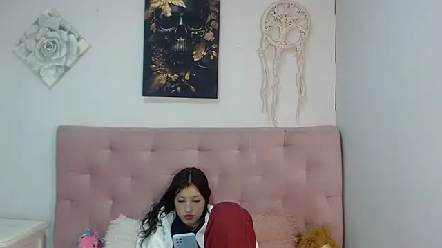 Snapshot of Emma-Wilson chatting on March 18, 2025, 6:17 pm Emma-Wilson online show from March 18, 2025, 6:17 pm