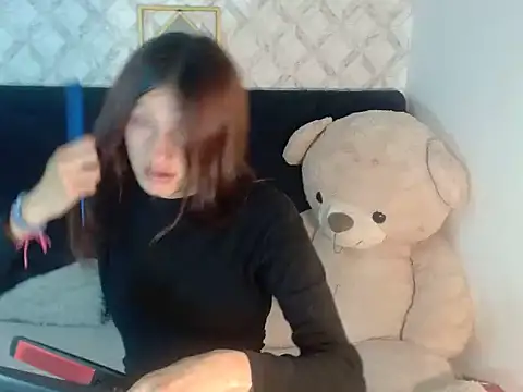 Snapshot of Emma-Wilson chatting on December 19, 2025, 4:38 am Emma-Wilson online show from December 19, 2025, 4:38 am