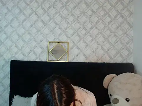 Snapshot of Emma-Wilson chatting on December 5, 2025, 6:12 am Emma-Wilson online show from December 5, 2025, 6:12 am