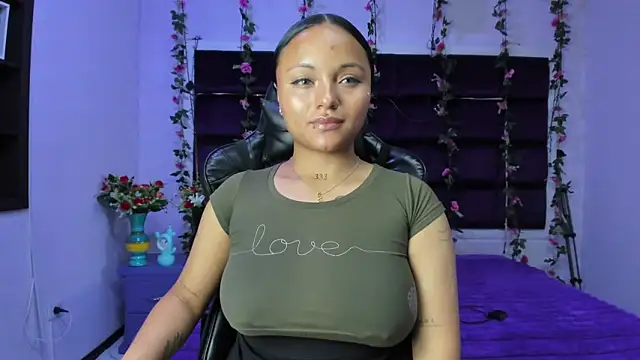 Snapshot of sweelanna__ chatting on June 4, 2026, 12:26 am sweelanna online show from June 4, 2026, 12:26 am