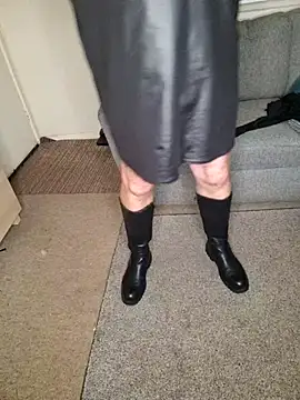 Snapshot of ellie-tv chatting on December 17, 2025, 9:20 pm ellie-tv online show from December 17, 2025, 9:20 pm