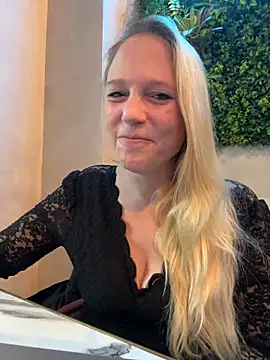 Snapshot of MoniqueLaFee chatting on January 9, 2025, 8:55 am MoniqueLaFee online show from January 9, 2025, 8:55 am